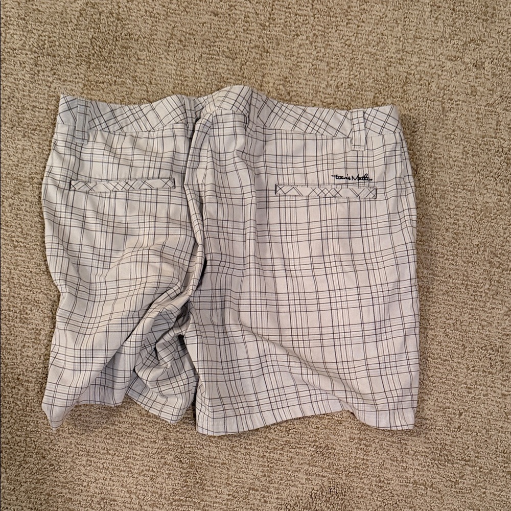 Men's 5” inseam Golf Shorts - Light Gray Plaid Like New 38